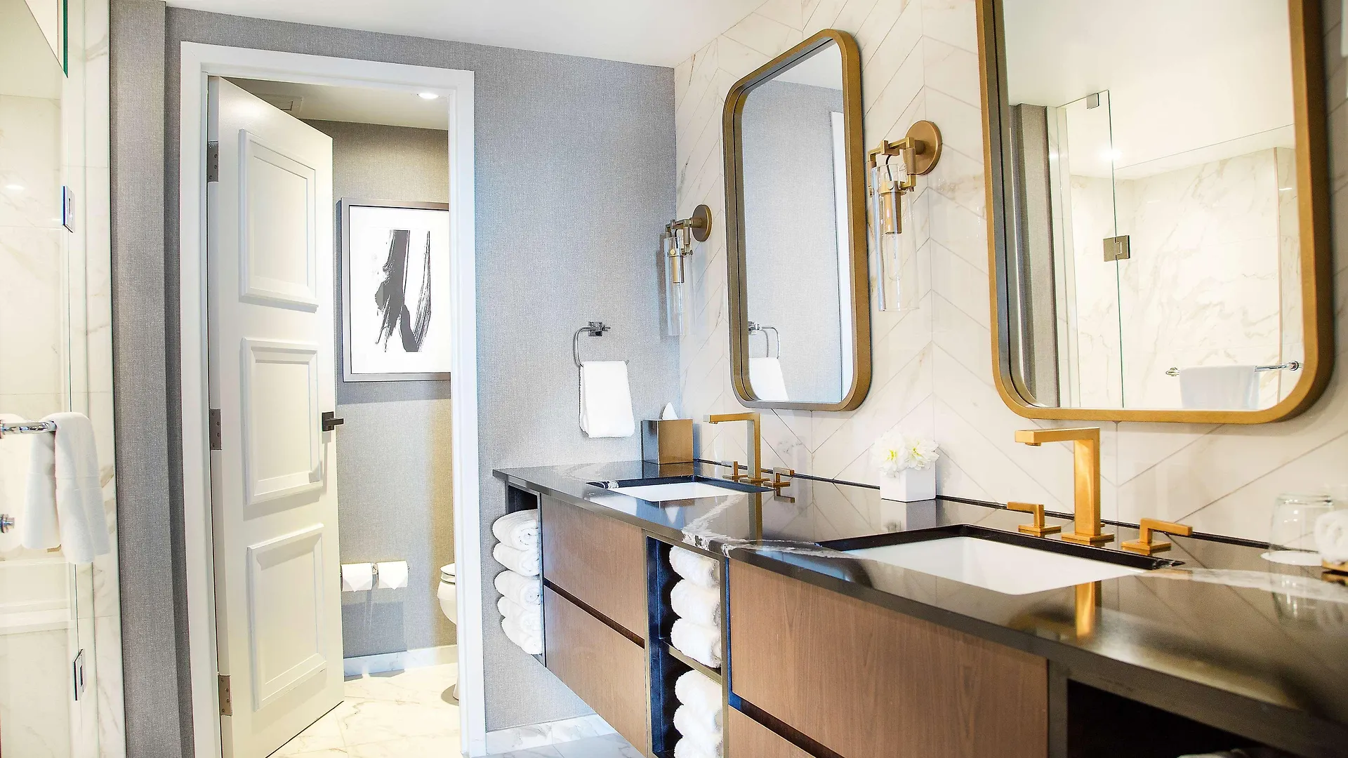 The Yorkville Royal Sonesta Hotel Toronto 4*,
