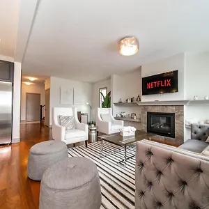  Holiday home Lakeview Luxury: Lakeside Retreat With King Beds & Entertainment Canada